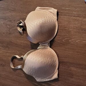 40 DD Maidenform underwire bra